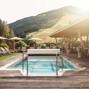 https://hotel-sonnegg.saalbachhinterglemmhotels.com